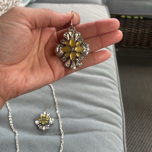 Ladies yellow rhinestone earring and necklace set, silver tone - Picture 2 of 4